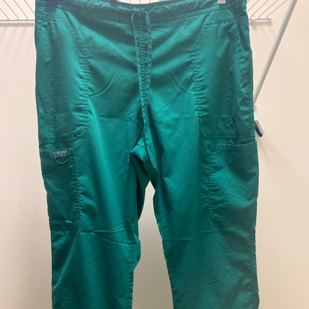 Scrub set - Picture 2 of 2